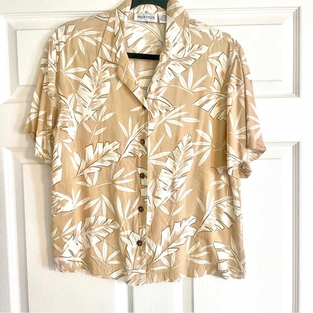 Women’s Vintage Hawaiian Shirt by Appàrenza